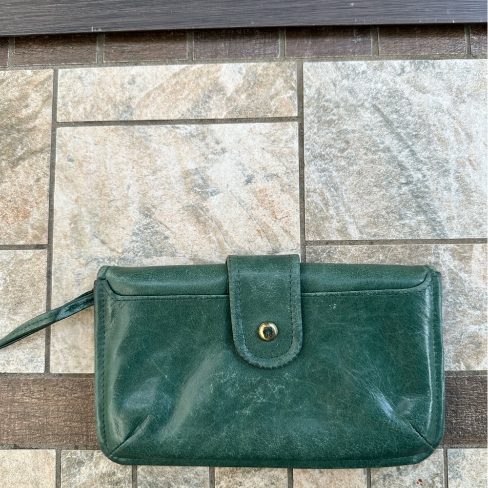 Hobo Wallet. Green. Leather.